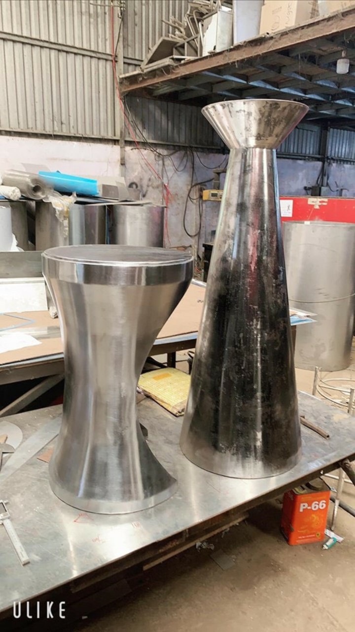 bàn ghế chân côn